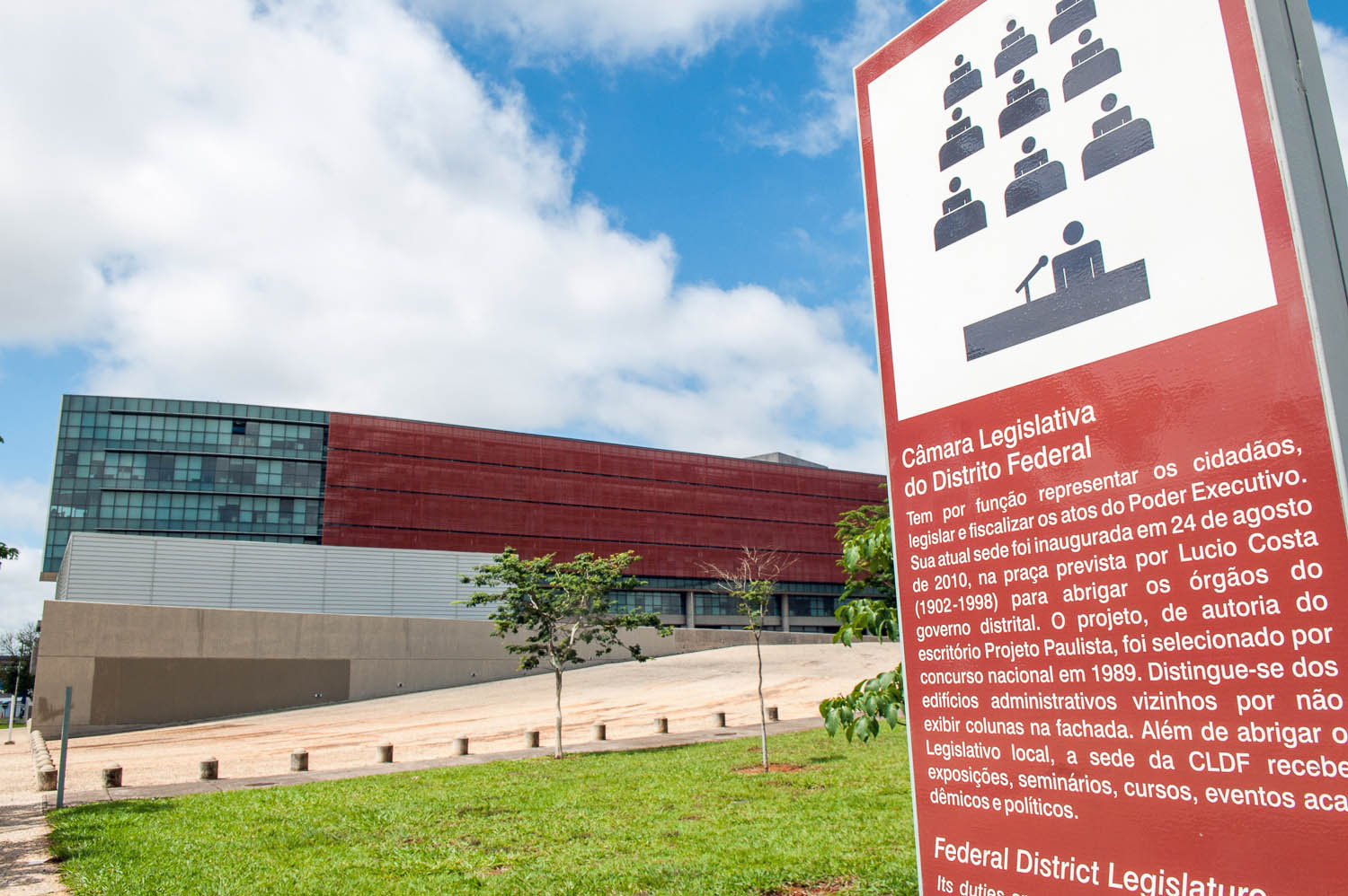 Homenagem será realizada presencialmente às 10h no auditório da Câmara Legislativa do Distrito Federal