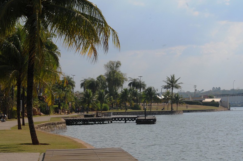 O autor da iniciativa, deputado Reginaldo Sardinha, entende que a otimização dos usos dos imóveis na orla do Lago Paranoá contribuirá para o incremento da atividade turística