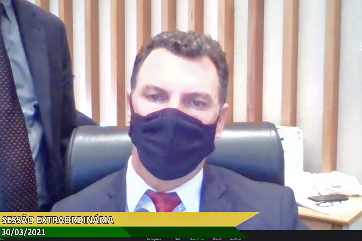 O deputado Iolando trouxe o tema ao plenário e lamentou a decisão do TJDFT que suspendeu as obras