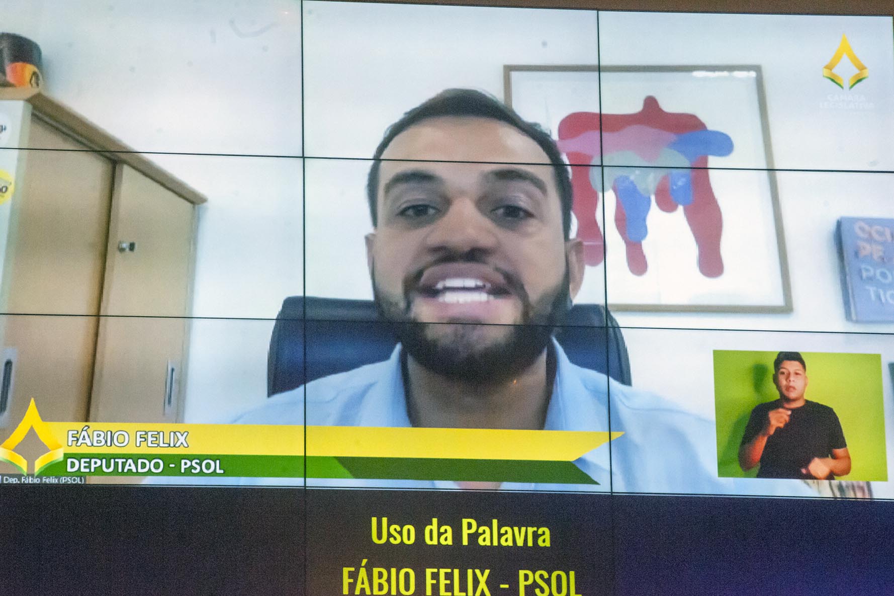 Fábio Felix O distrital criticou, por exemplo, o fato de a reforma administrativa dar poderes ao presidente da República para extinguir fundações e carreiras sem o aval do Congresso Nacional