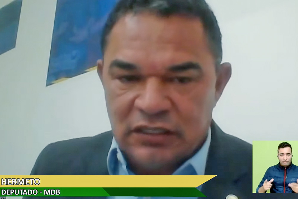 Hermeto explica que a trombofilia nas grávidas pode levar ao entupimento tanto das veias da mãe como a obstrução da circulação do sangue que vai para a placenta