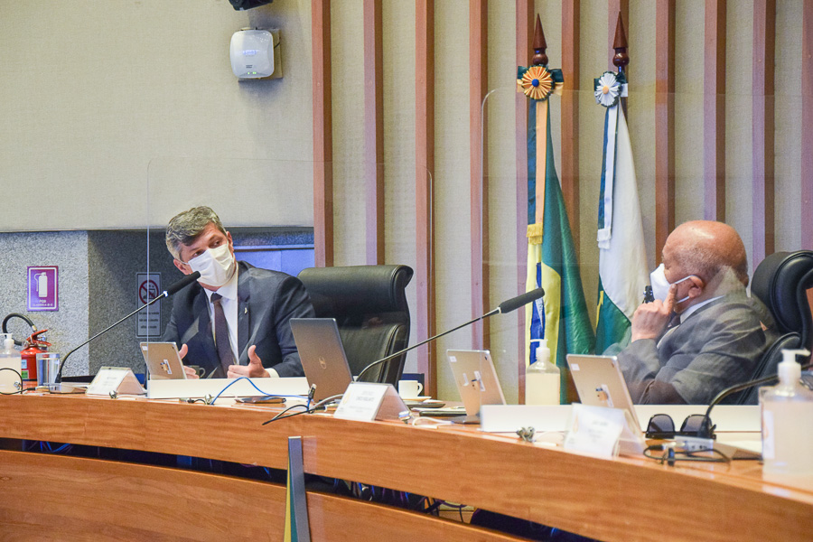 O secretário de Transporte, Valter Casimiro, explicou que os R$ 100 milhões destinados às empresas de ônibus se justificam pela