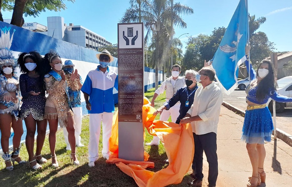 Em torno da entrada da sede, foi inaugurado em maio deste ano o “totem-monumento”, que anuncia à comunidade e aos visitantes que a Aruc é Patrimônio Cultural Imaterial do Distrito Federal