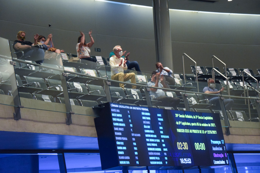 Profissionais da educação pública acompanharam a aprovação na galeria do plenário. Antes de a votação ser iniciada, deputados da oposição e da base frisaram a importância da matéria e destacaram o processo de articulação junto ao governo