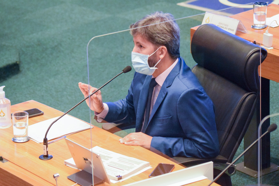 O autor da matéria, deputado Leandro Grass (Rede), comemorou: “Hoje é um dia histórico no Distrito Federal, a Câmara Legislativa faz uma correção, que não é ideológica nem partidária, mas, civilizatória”