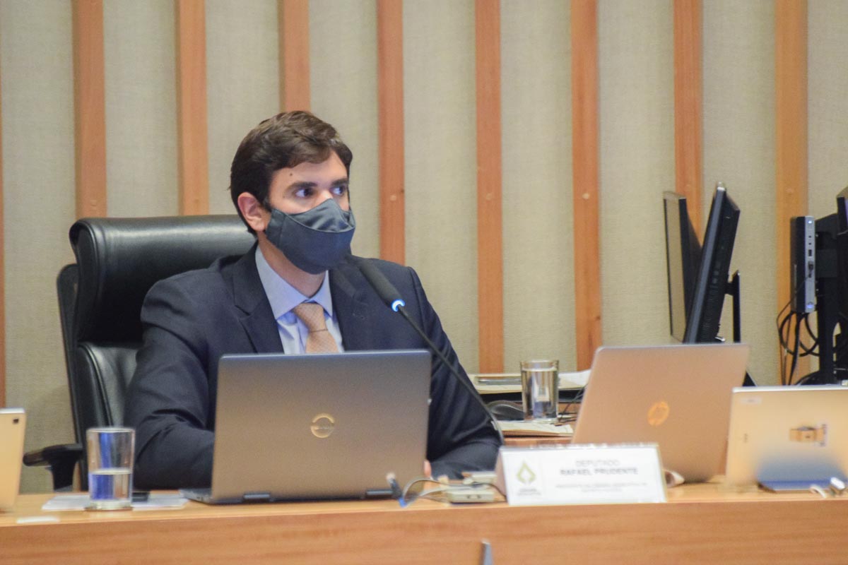 Segundo o texto de Rafael Prudente, os locais destinados a servidoras e terceirizadas deverão ser equipados para garantir conforto térmico e ambiente tranquilo 
