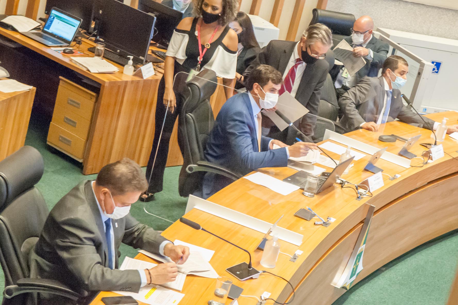 A proposta foi aprovada com 16 votos favoráveis e será promulgada
