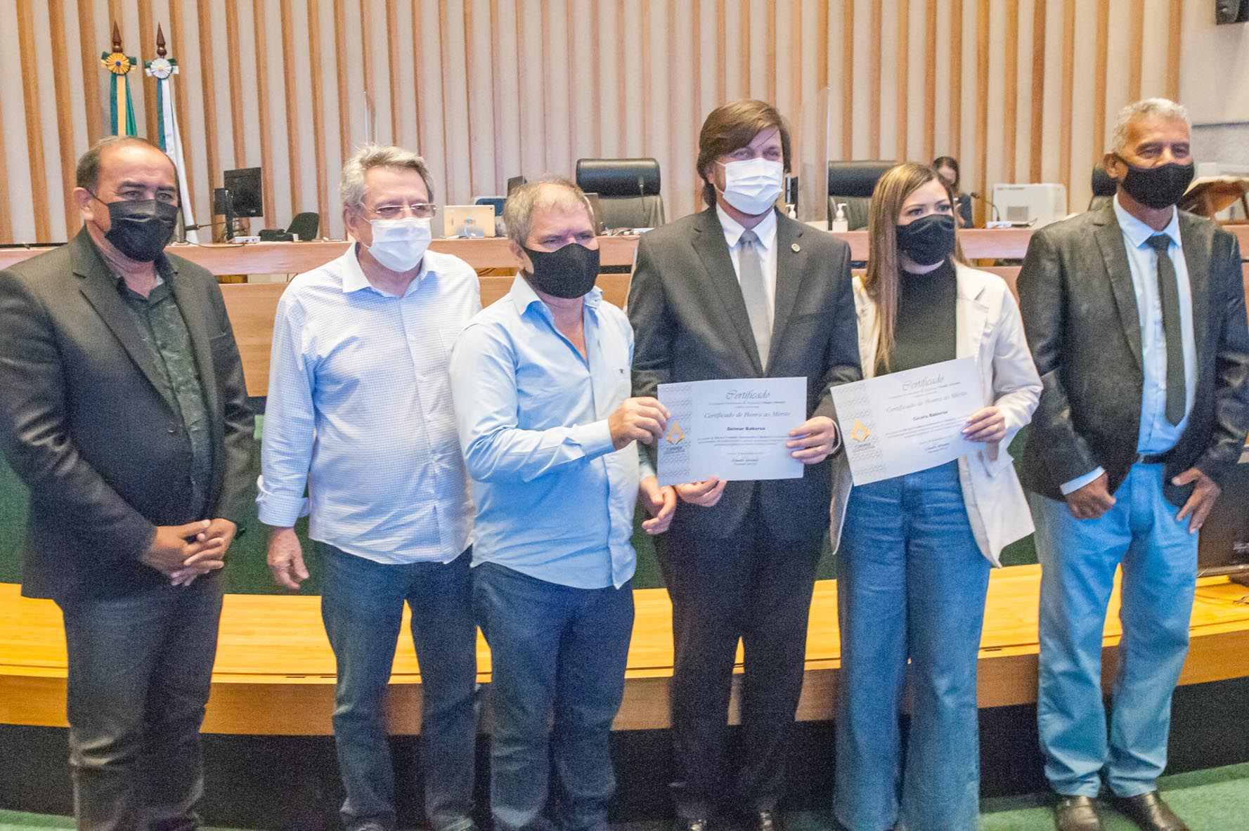 Trailistas e quiosqueiros receberam certificados de honra ao mérito do deputado Cláudio Abrantes “em reconhecimento pela importante atividade econômica, geração de emprego e relevantes serviços prestados