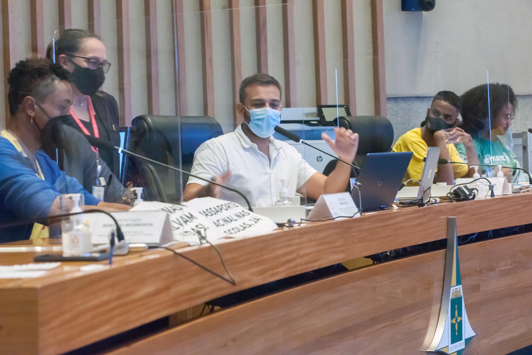 Segundo o autor da audiência, deputado Fábio Felix, é “mentiroso dizer que as vacinas são experimentais” e que “a maior parte das vacinas já têm aprovação definitiva em vários países do mundo”