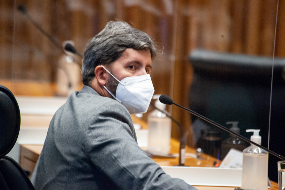 Na avaliação do deputado, a queda da taxa de transmissibilidade verificada nos últimos dias comprova que essas medidas dão resultado
