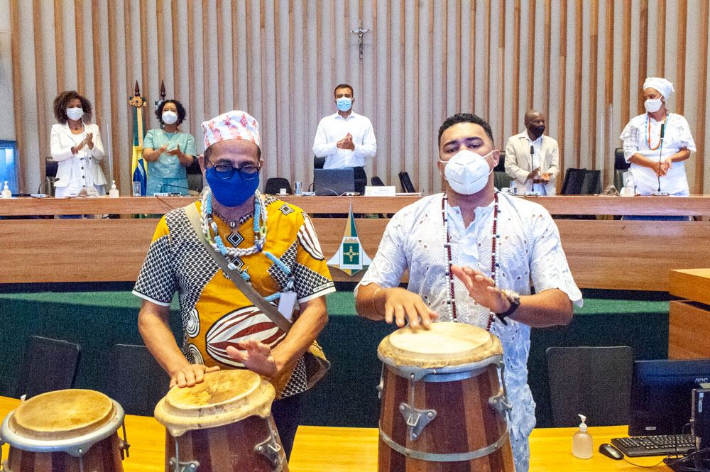 A sessão solene proposta pelo deputado Fábio Félix contou com a presença de parentes, amigos e de representantes das comunidades tradicionais de matriz africana
