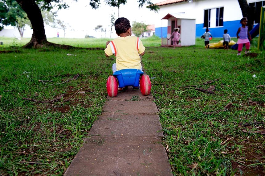 O público-alvo da norma é formado por crianças até 12 anos e adolescentes entre 12 e 18 anos. São considerados prioritários os atendimentos para aqueles em situação de vulnerabilidade e risco pessoal e social