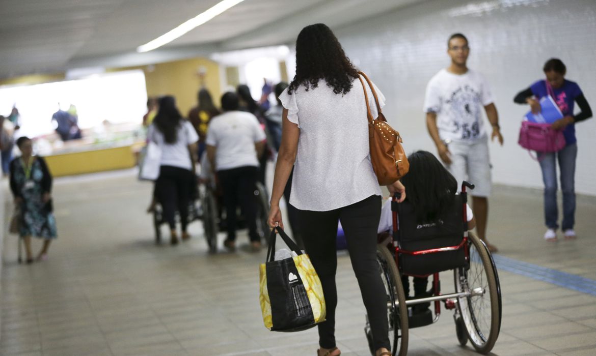 A proposta do deputado Robério Negreiros propõe que seja estabelecida priorização ao acesso dos pais e responsáveis nos cursos ofertados pelo Poder Público