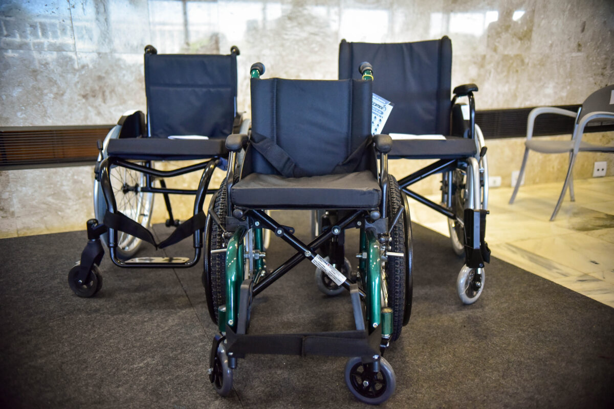 O objetivo é possibilitar o empréstimo de muletas, bengalas, andadores, cadeiras de rodas e outros aparelhos de apoio à locomoção a pessoas com mobilidade reduzida ou acamadas