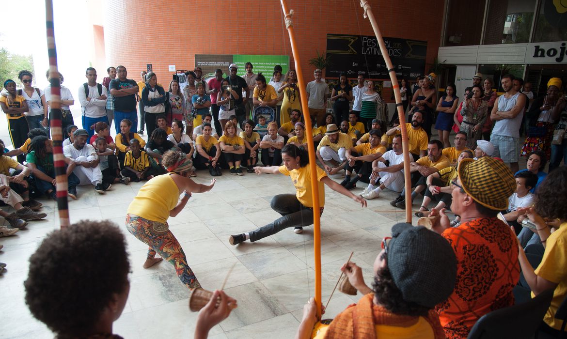 O Dia do Capoeirista foi incluído no calendário comemorativo do Distrito Federal em 2002 pela Lei nº 2.976, posteriormente foi alterado pela Lei nº 6.694, de 2020