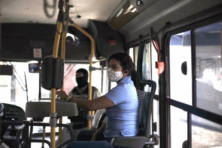 As cabines previstas no texto devem dar acesso ao motorista e permitir ao cobrador receber os pagamentos, mas de forma mais segura