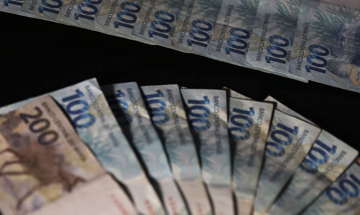 Além dos servidores da ativa, projeto, que segue para a sanção do governador, inclui aposentados e pensionistas