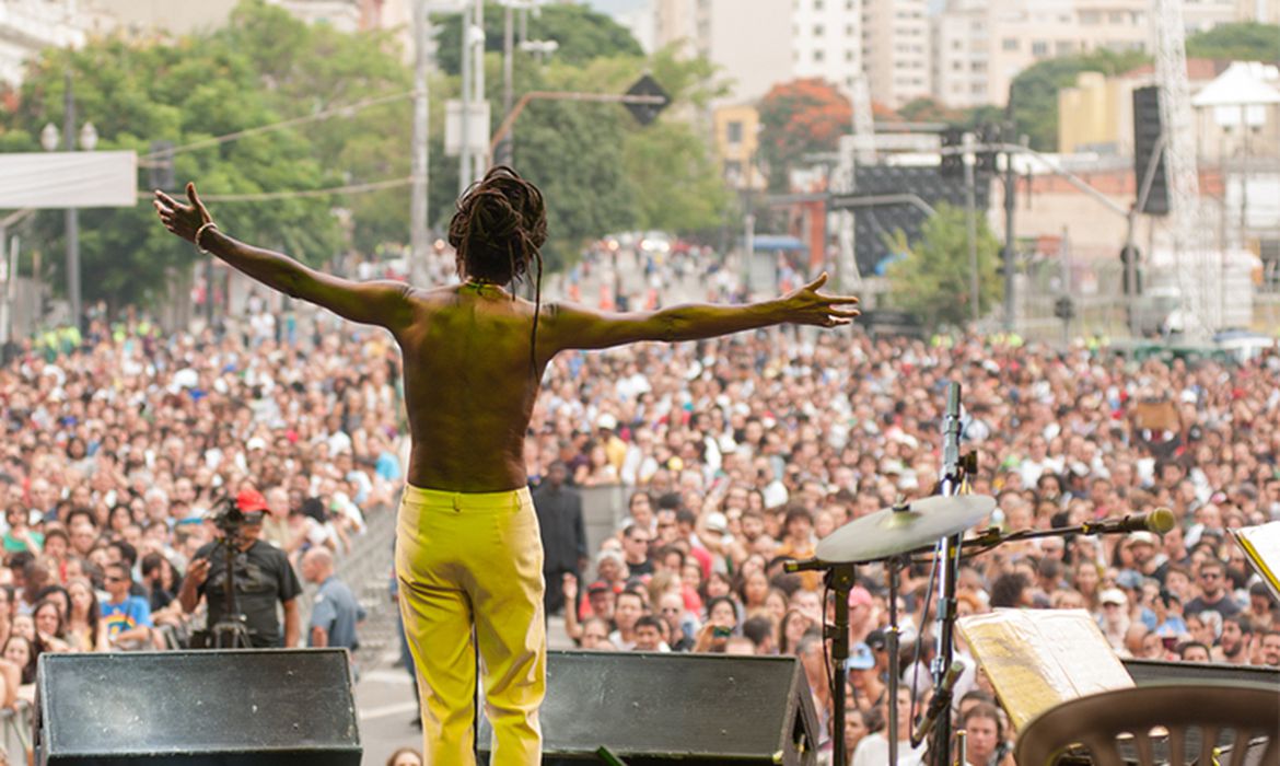 A realização de viradas culturais organizadas pelo poder público começou em São Paulo e se espalhou por todo Brasil