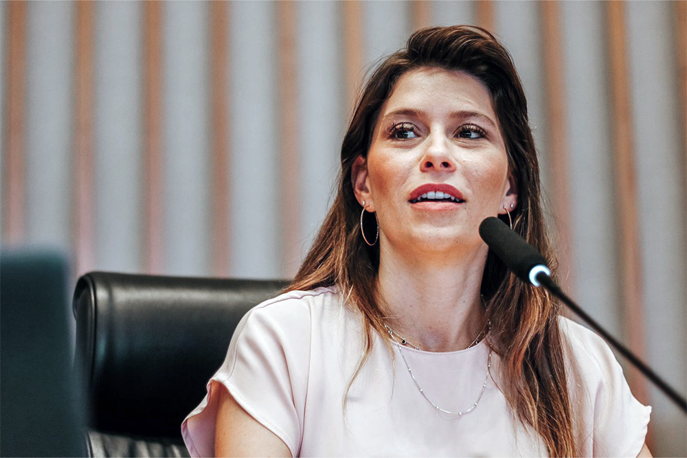  Júlia Lucy ressaltou ser característico da sociedade brasileira machista a dúvida quanto à veracidade do depoimento da mulher