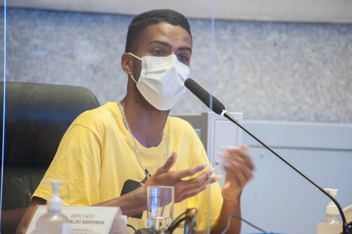 Dezenas de jovens ocuparam o plenário na segunda-feira (28) para debater sobre saúde mental (Carlos Gandra/CLDF)