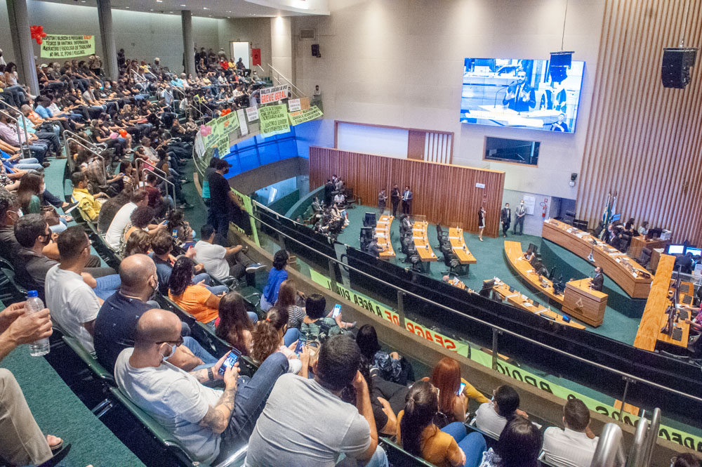 O Executivo estima despesas mensais da ordem de R$ 595,3 mil com alimentação e de R$ 408,5 mil com transporte, considerando um total de 1.509 profissionais