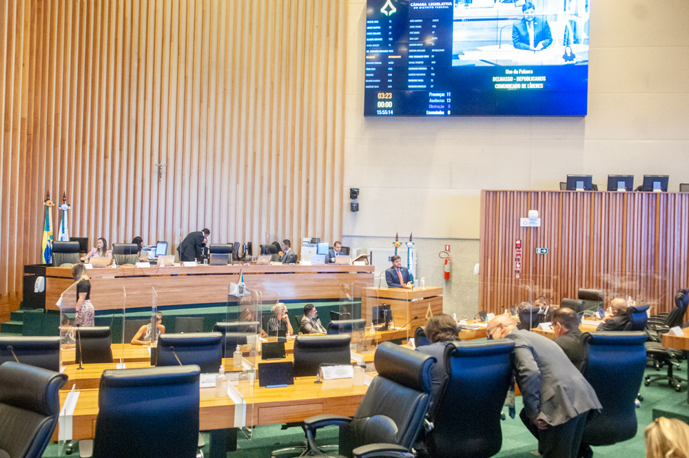 Distritais debateram sobre os limites que um governador tem para atender todas as demandas da população