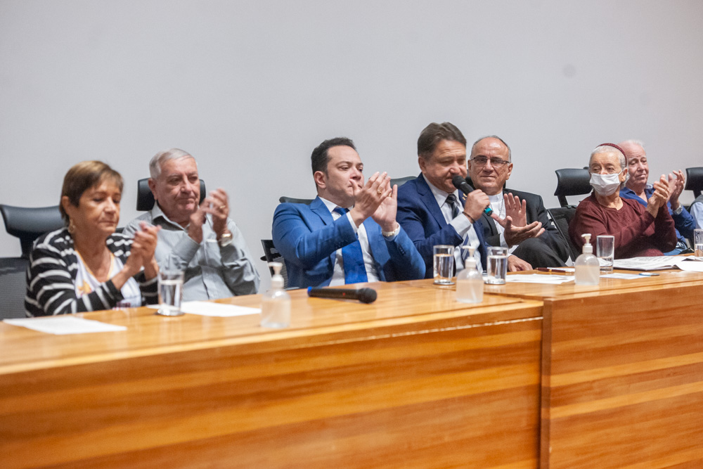 Além dos deputados João Cardoso e José Gomes, participaram da cerimônia moradores, líderes comunitários, comerciantes, educadores e médicos da RA