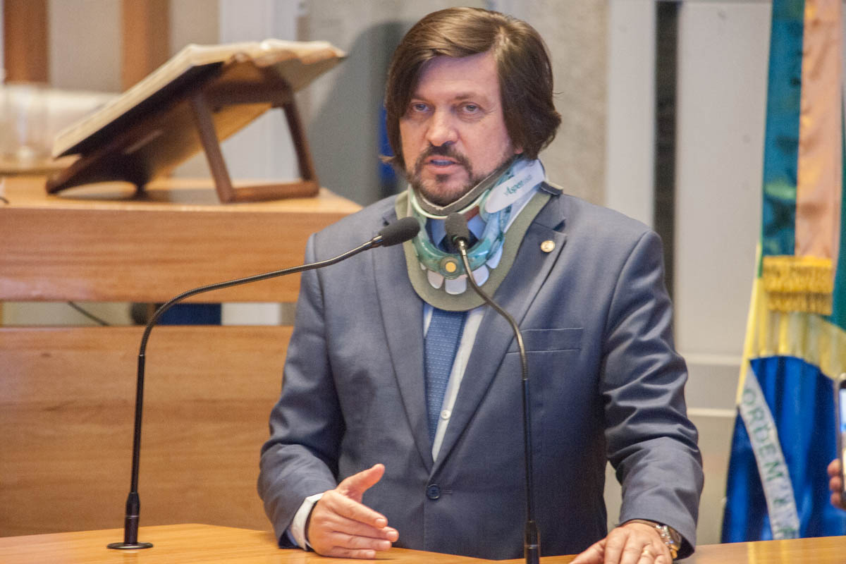 O deputado agradeceu a Deus por ter sobrevivido e aos colegas parlamentares que oraram por sua recuperação