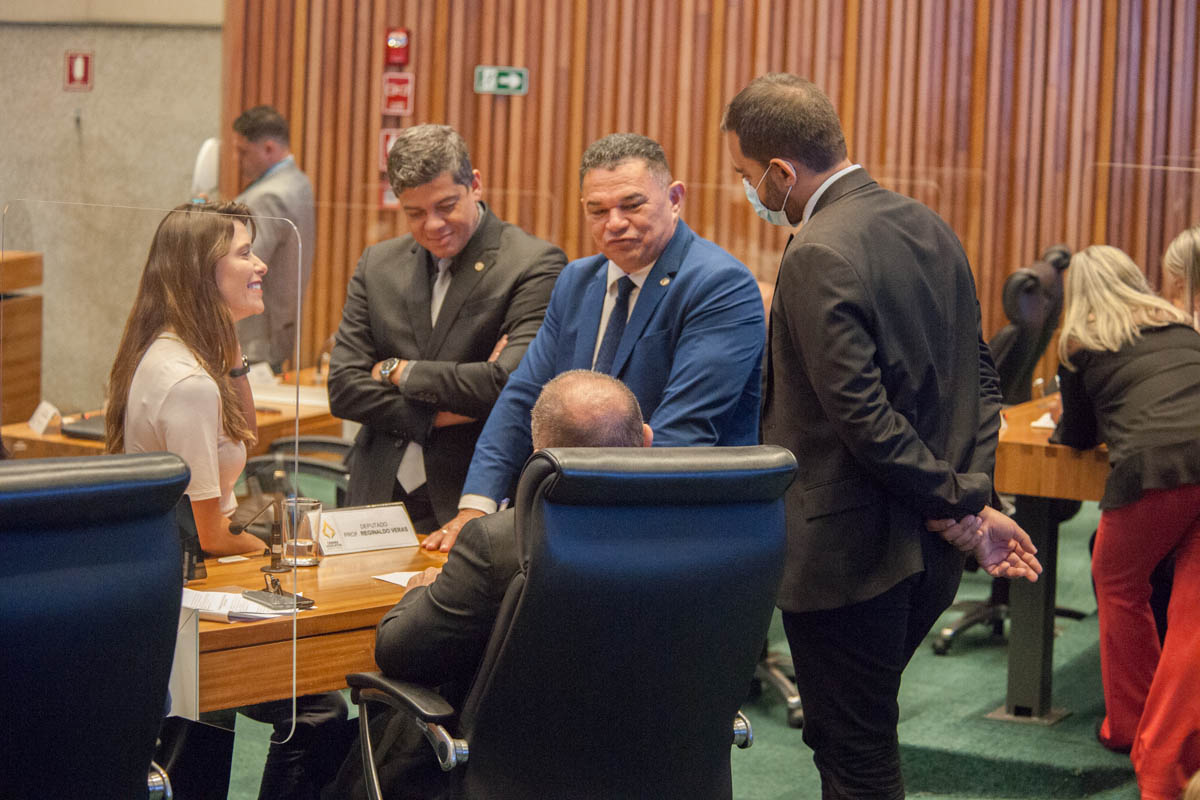 O deputado Hermeto (ao centro) justifica que a prática de atividades físicas é essencial para o desempenho das funções exercidas por estes agentes