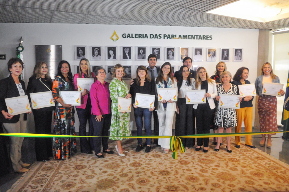 Inauguração da galeria no foyer do plenário faz parte da programação da 3ª Semana Legislativa pela Mulher