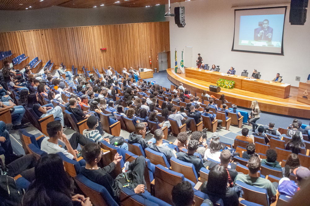 Escola do Legislativo espera receber este ano cerca de 5 mil alunos em 50 edições 