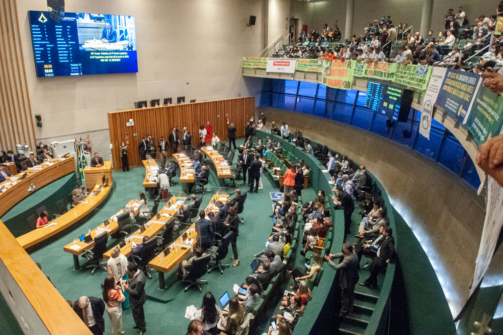 O projeto foi aprovado em primeiro turno e ainda precisa ser analisado em segundo turno e redação final