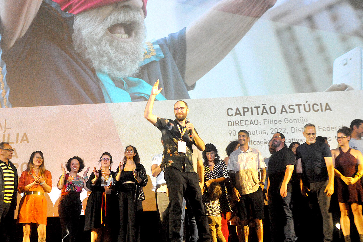 fica jesus mais um pouquinho número da harpa