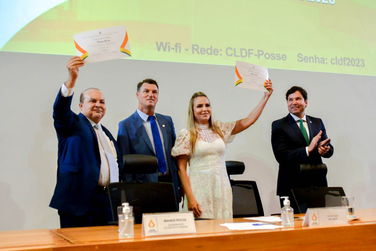 A cerimônia foi realizada no auditório da Câmara Legislativa