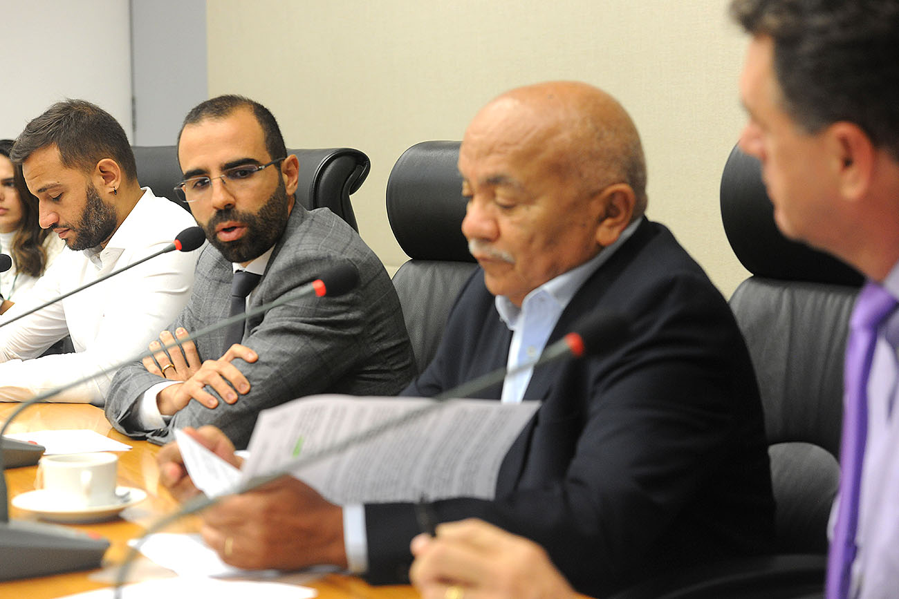 A CCJ se reuniu na manha desta terça-feira (14), com a presença dos deputados Thiago Manzoni, Fábio Félix, Iolando e Chico Vigilante