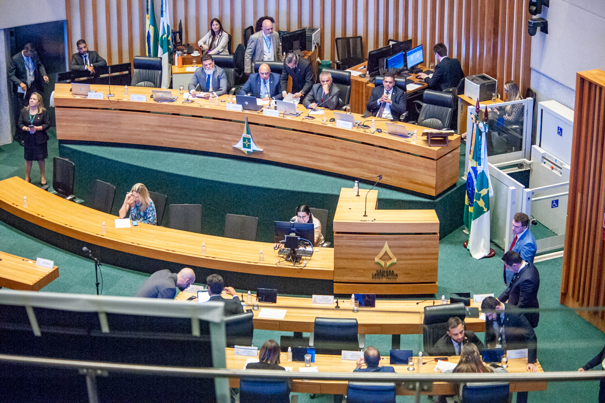 Os distritais aprovaram uma série de moções de louvor antes da obstrução