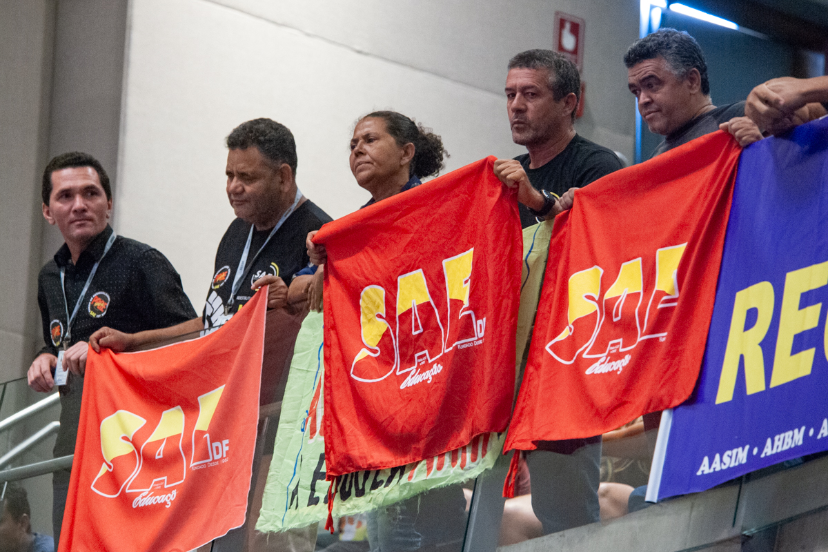 Representantes das carreiras de assistência à Educação e de agentes socioeducativos acompanharam a sessão na galeria do plenário