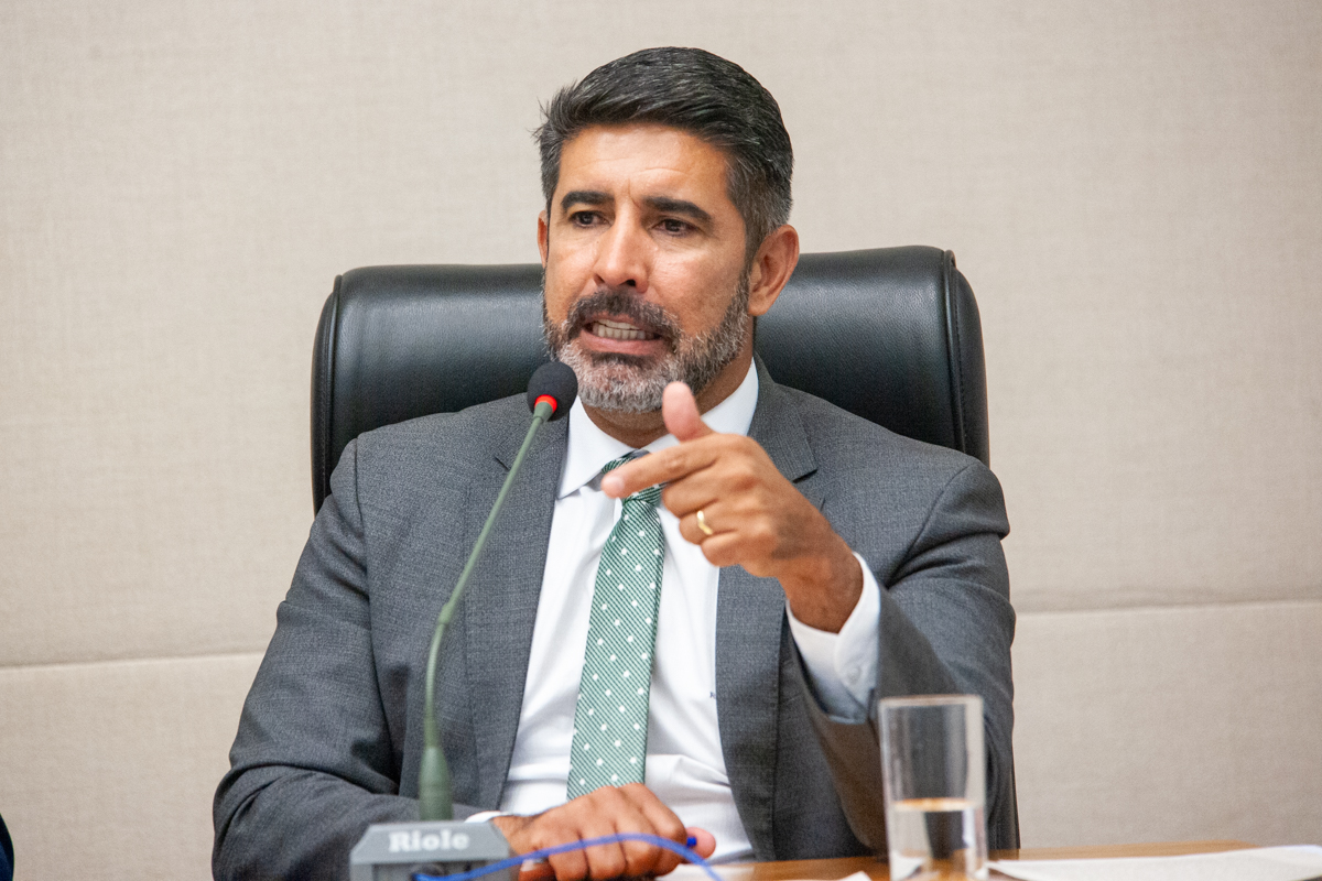 O projeto é de autoria do deputado Roosevelt