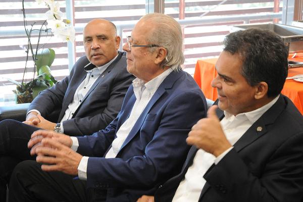“Não podemos deixar que o Brasil perda o rumo por conta de crises políticas”, diz José Dirceu em visitante à CLDF