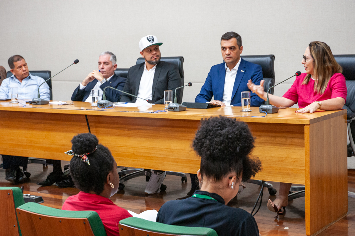 Mesa da 4ª Reunião Técnica. Créditos da imagem: CLDF. 