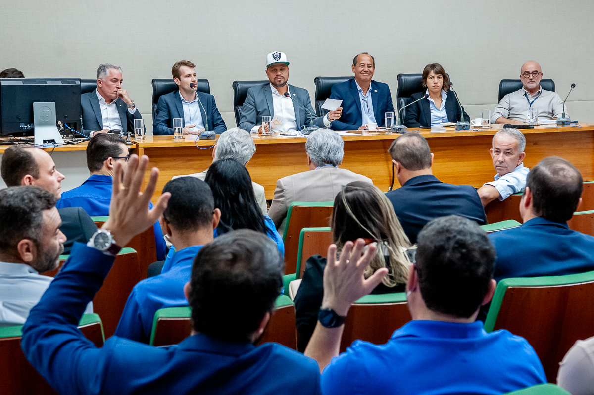 Mesa da 5ª Reunião Técnica. Créditos da imagem: CLDF.
