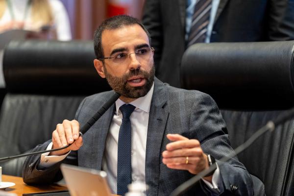 Libras Reconhecida como Forma Oficial de Comunicação no DF