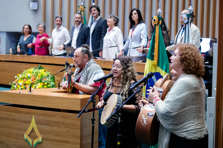 Personalidades da cultura e história do DF são homenageadas em sessão solene