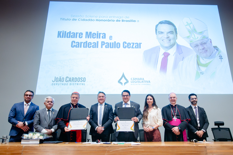 Cardeal Dom Paulo Cezar Costa e advogado Kildare Meira são novos cidadãos honorários de Brasília