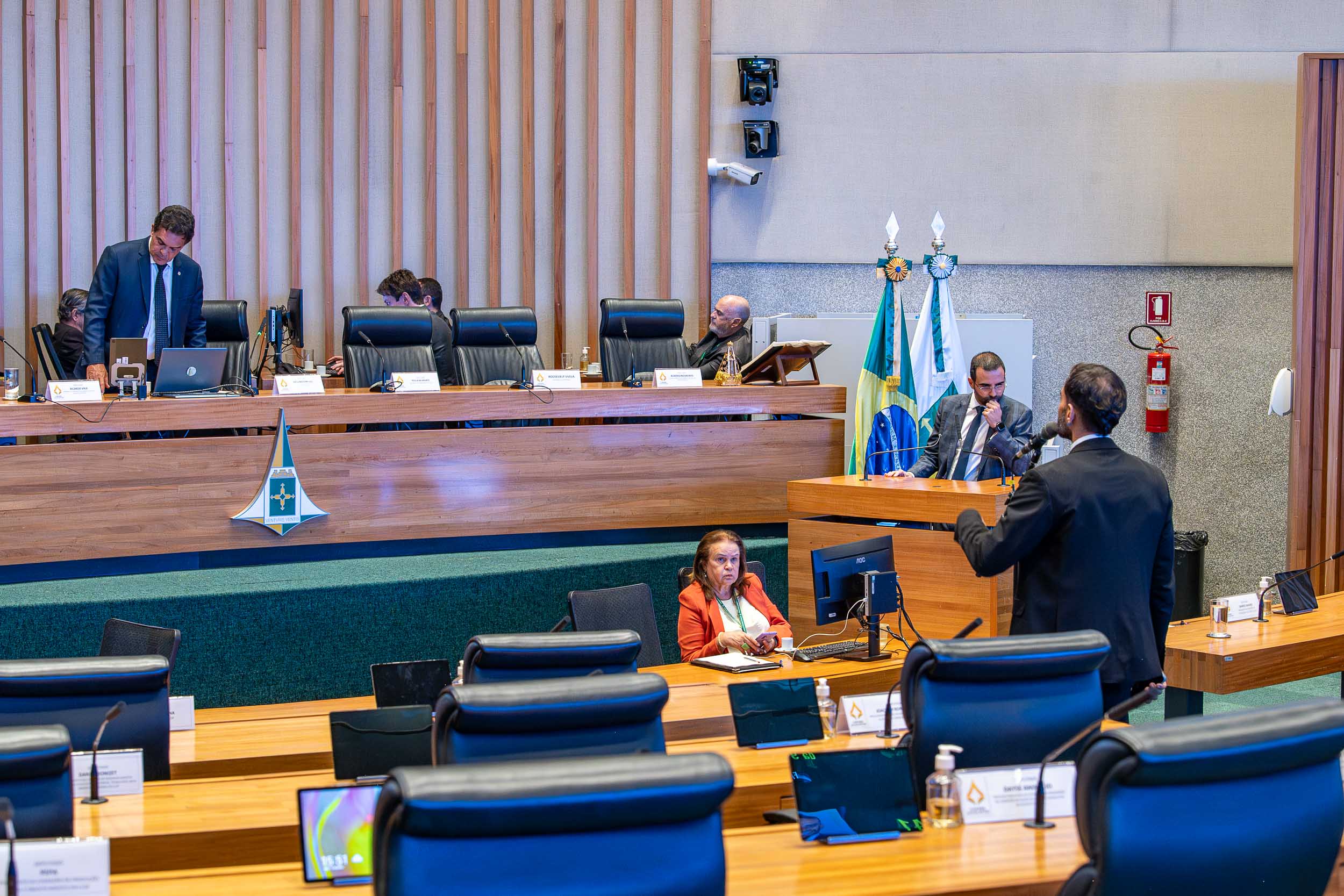 Internação involuntária de pessoas em situação de rua divide opiniões no plenário da CLDF
