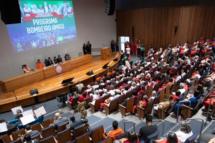 CLDF homenageia Programa Bombeiro Amigo, voltado à qualidade de vida de idosos