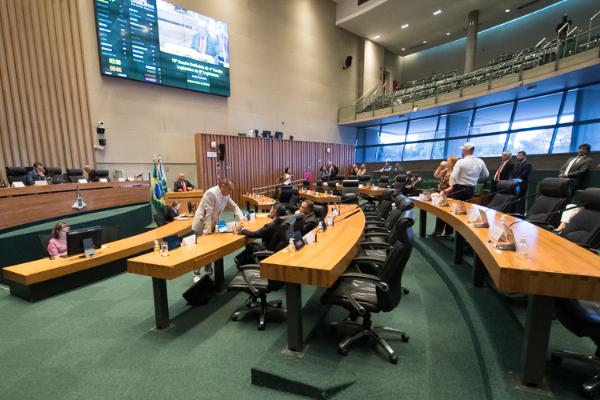 Parlamentares abordam falhas no Cras e nos c&aacute;lculos para compensa&ccedil;&atilde;o por gera&ccedil;&atilde;o de energia