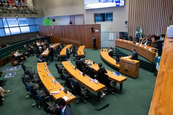 Sess&atilde;o tem cr&iacute;ticas &agrave; Neoenergia, hospitais privados e mudan&ccedil;a em escola de Taguatinga