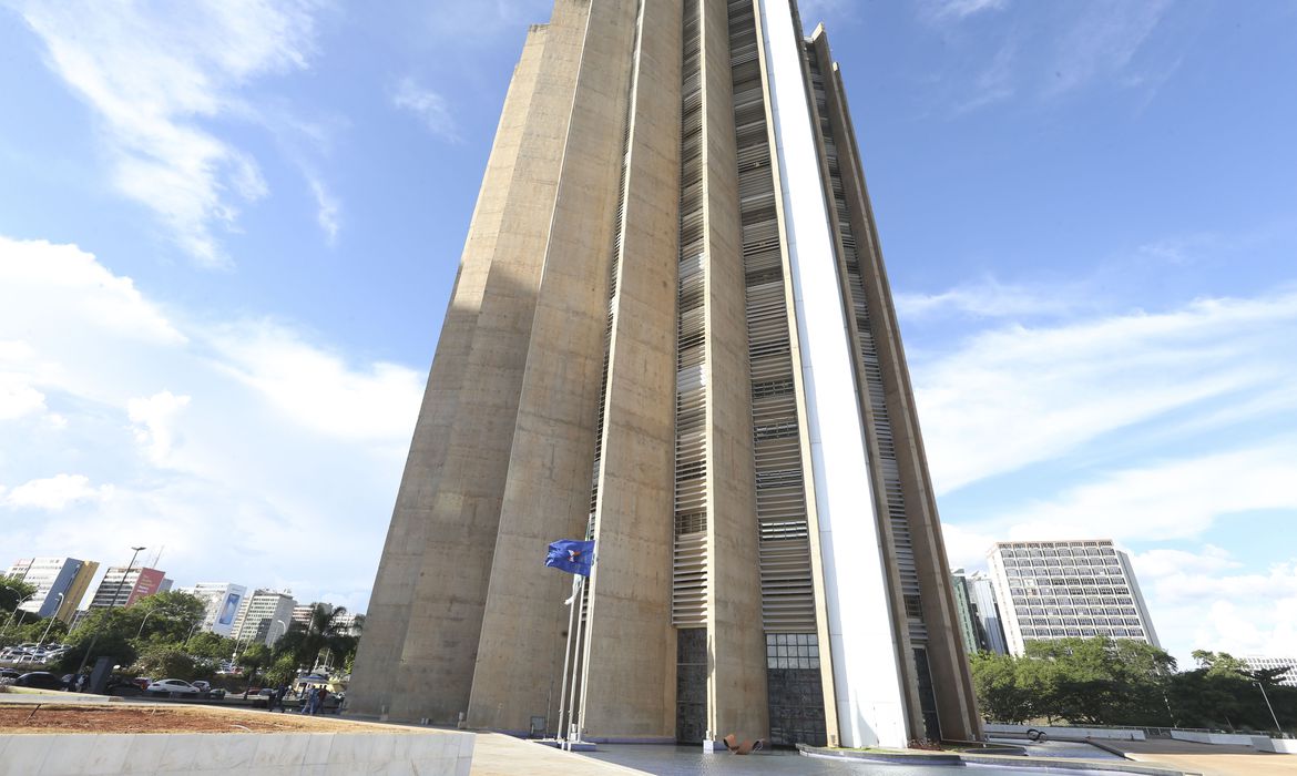 Entre as propostas está autorização para o GDF pegar crédito de R$ 49 milhões com a Caixa Econômica Federal, envolvendo recursos do Banco Interamericano de Desenvolvimento (BID)