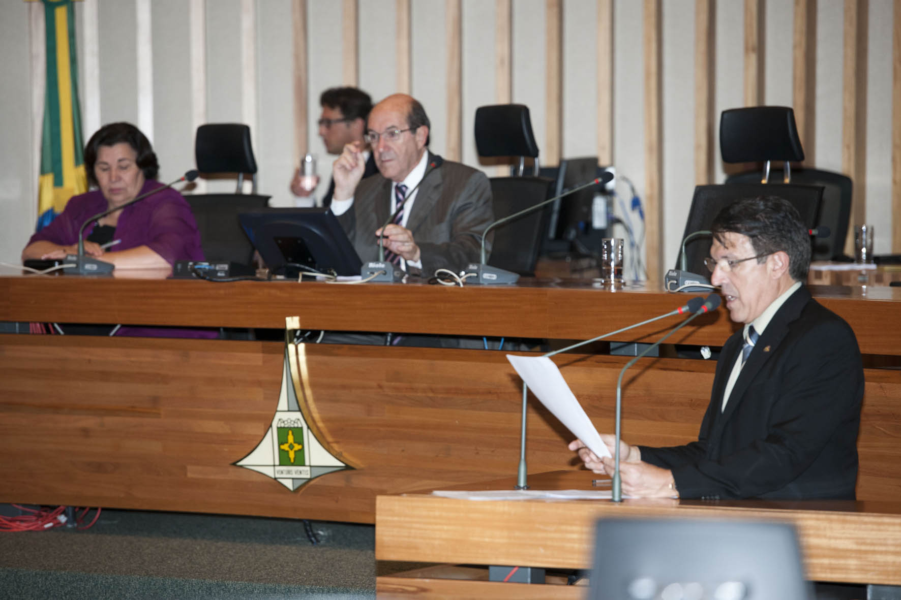 Deputado Agaciel Maia discursa a favor do projeto que proíbe venda de armas de brinquedo